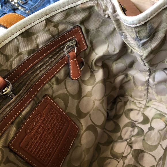 Vintage Coach White Leather “Hampton” Handbag - Picture 10 of 15